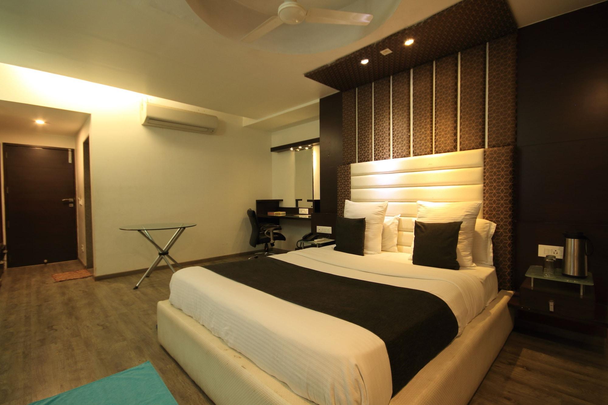 Fabhotel Kadamb Inn Αχμπανταμπάντ Εξωτερικό φωτογραφία