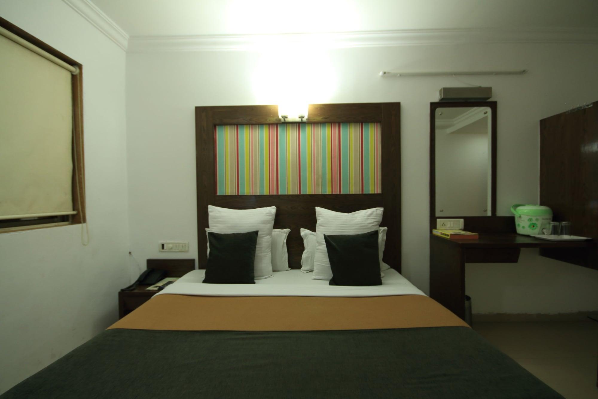 Fabhotel Kadamb Inn Αχμπανταμπάντ Εξωτερικό φωτογραφία