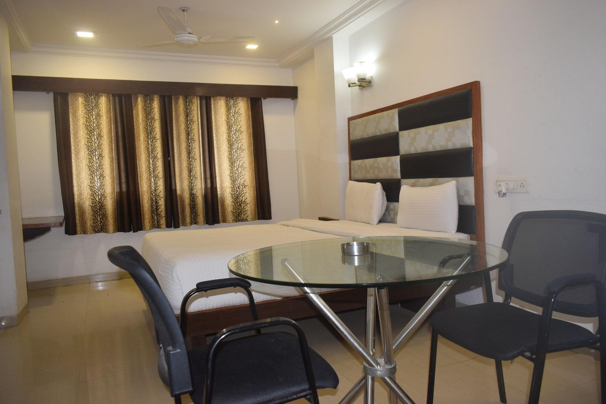 Fabhotel Kadamb Inn Αχμπανταμπάντ Εξωτερικό φωτογραφία