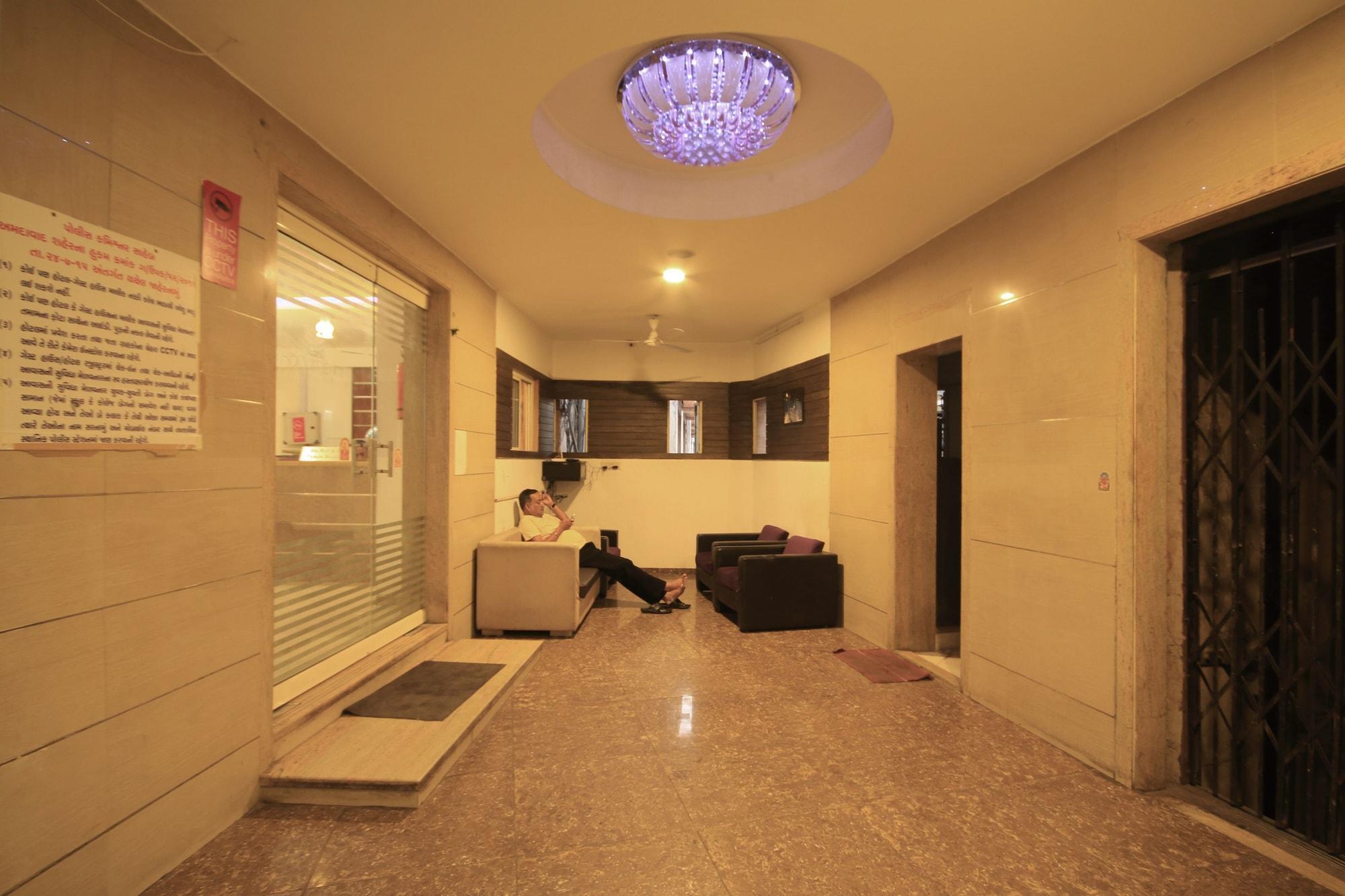 Fabhotel Kadamb Inn Αχμπανταμπάντ Εξωτερικό φωτογραφία