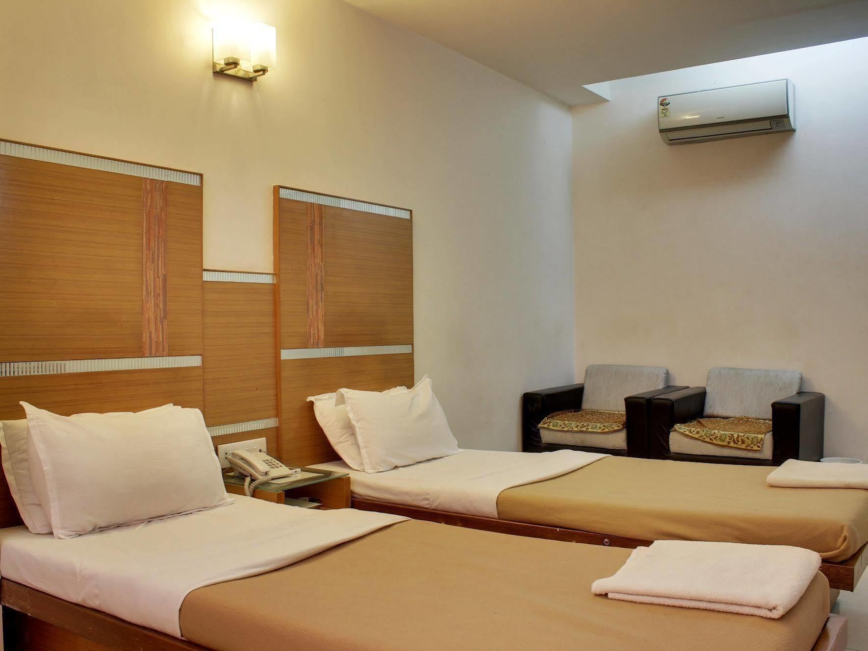 Fabhotel Kadamb Inn Αχμπανταμπάντ Εξωτερικό φωτογραφία